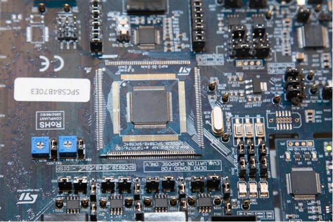 业内：政治经济风险侵蚀终端需求 IC设计厂下调报价压力陡增