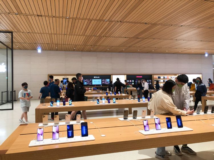 两岸2月手机销售直坠 iPhone SE效应受瞩目
