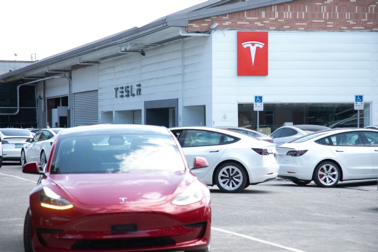Tesla重点发展FSD 无人出租车拟2024量产
