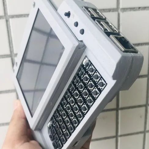 用树莓派和ESP32做了台掌上电脑