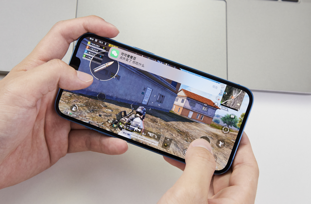 对比起iPhone 13，OPPO K10在游戏体验上有哪些优势？