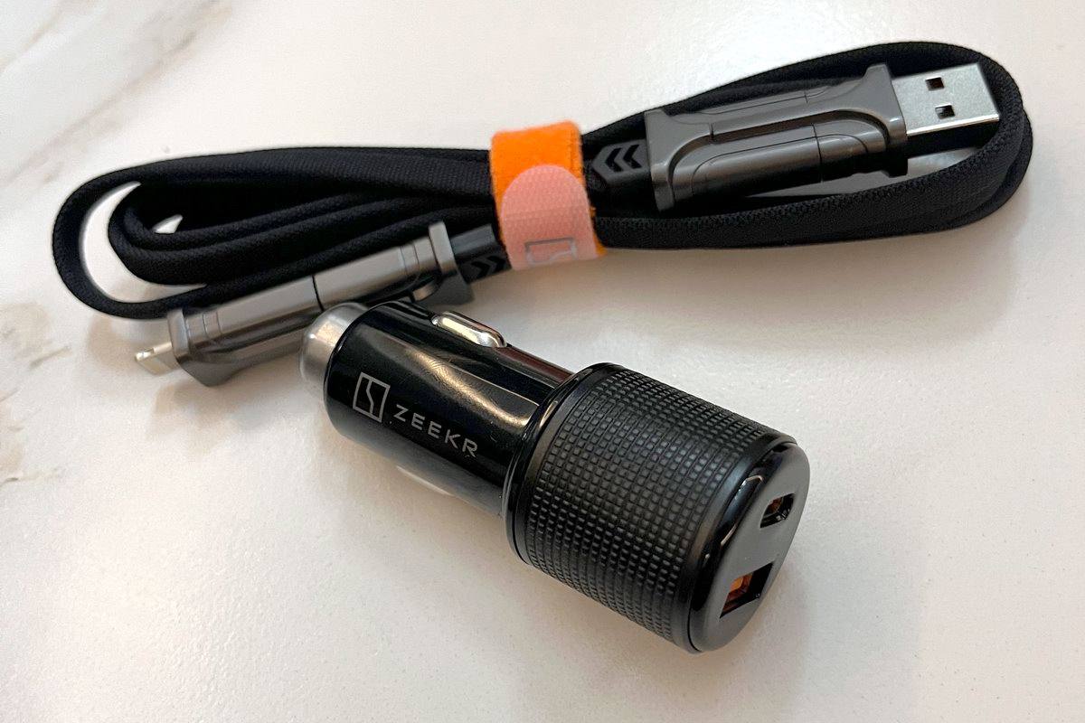 极氪ZEEKR 001驾驶舱搭载60W PD快充+15W无线充-充电头网