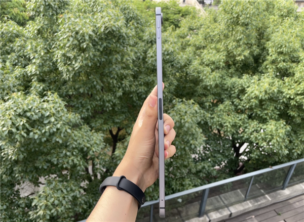 一不小心 我发现我的 iPad 竟然变弯了？！