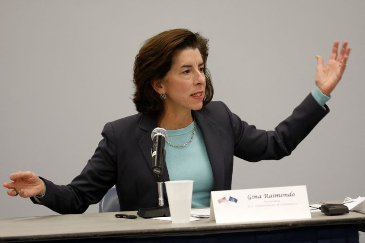 美国商务部长Gina Raimondo表示,芯片荒可能持续到2023年,甚至更久。法新社