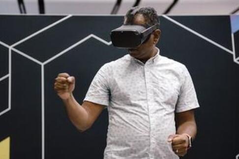 推出 AR 眼镜前，苹果或将先推出一款 VR 头戴设备