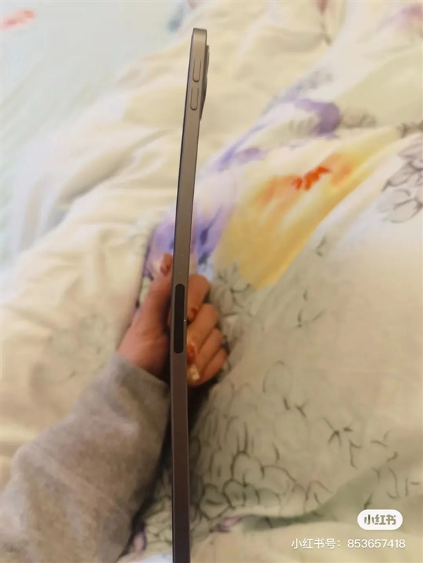一不小心 我发现我的 iPad 竟然变弯了？！