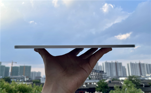 一不小心 我发现我的 iPad 竟然变弯了？！