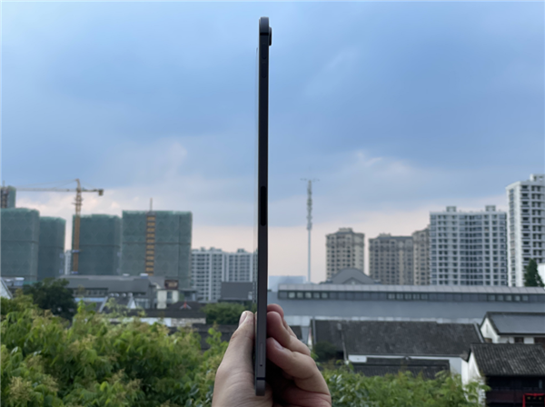 一不小心 我发现我的 iPad 竟然变弯了？！