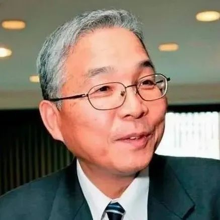 “半导体巨头”坂本幸雄：被美韩逼到绝路，72岁投奔中国寻机复仇
