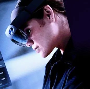 微软不敢豪赌 HoloLens