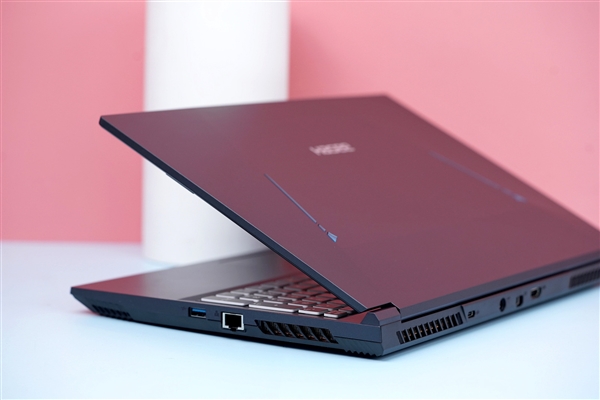 RTX 3050光追显卡仅4999元!战神Z7游戏本图赏
