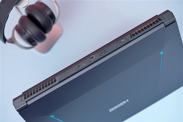 RTX 3050光追显卡仅4999元!战神Z7游戏本图赏