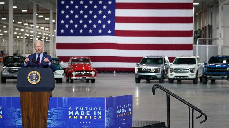 美国拟砸75亿美元建50万根充电桩 胜券在握还是杯水车