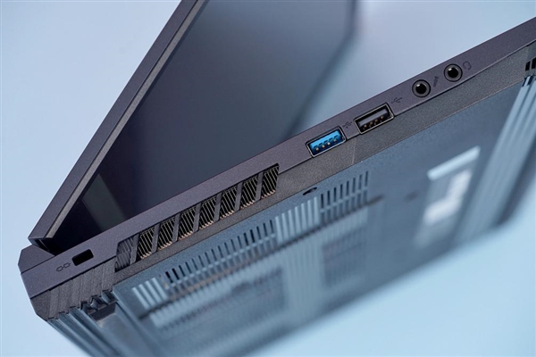 RTX 3050光追显卡仅4999元!战神Z7游戏本图赏