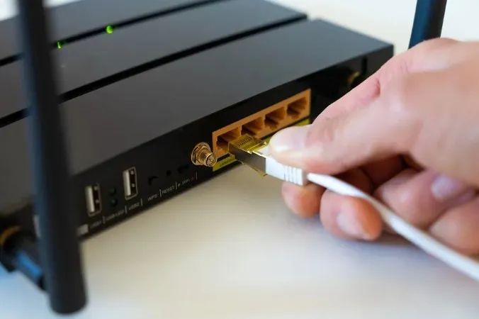 教你给路由器装上电池，断电不断网，WiFi照样用！
