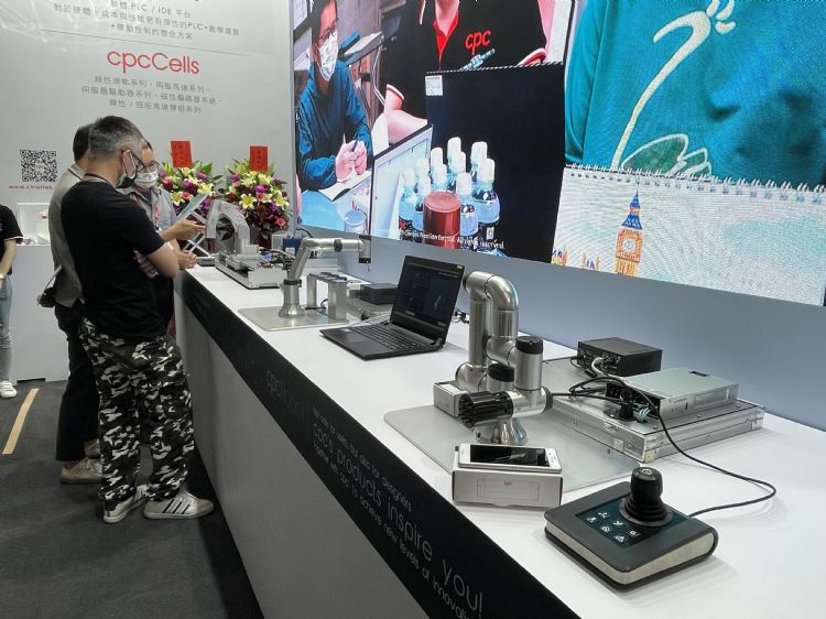 迎机器人产业五大趋势 直得A4大小机器手臂量产