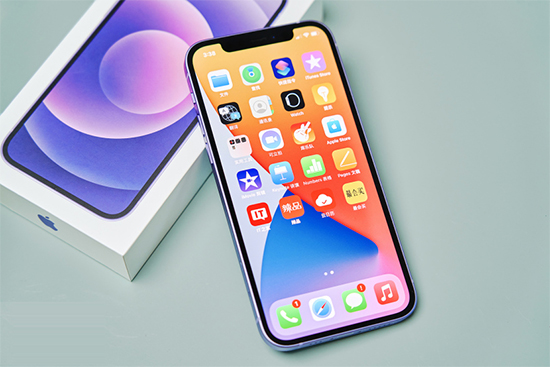 消息称苹果将明年上半年 iPhone 出货量目标提高 30%，供应链紧张的情况下首次超过 3 亿台每年