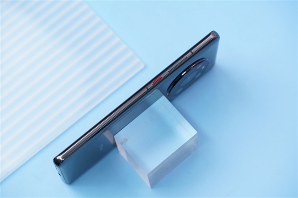 鼎桥TD Tech M40开箱图赏：5G+5G双卡待机 圆环摄像头大亮