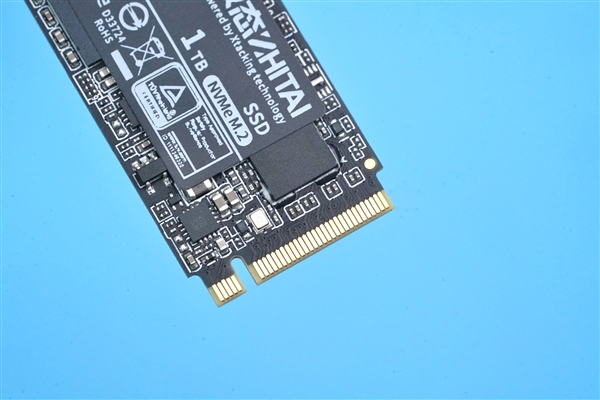 第三代NAND闪存加持 长江存储致态TiPlus5000 1TB SSD图赏
