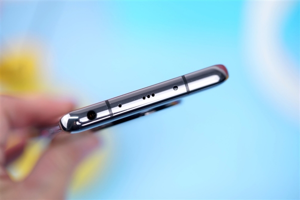 鼎桥TD Tech M40开箱图赏：5G+5G双卡待机 圆环摄像头大亮