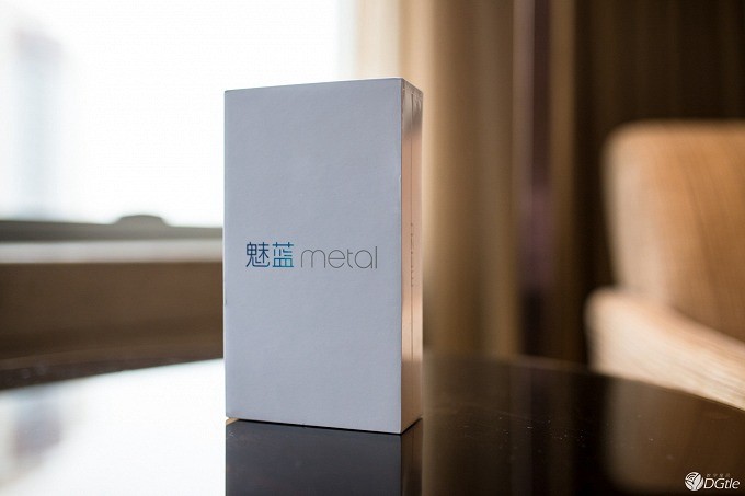魅蓝Metal开箱：引领千元机的金属潮流
