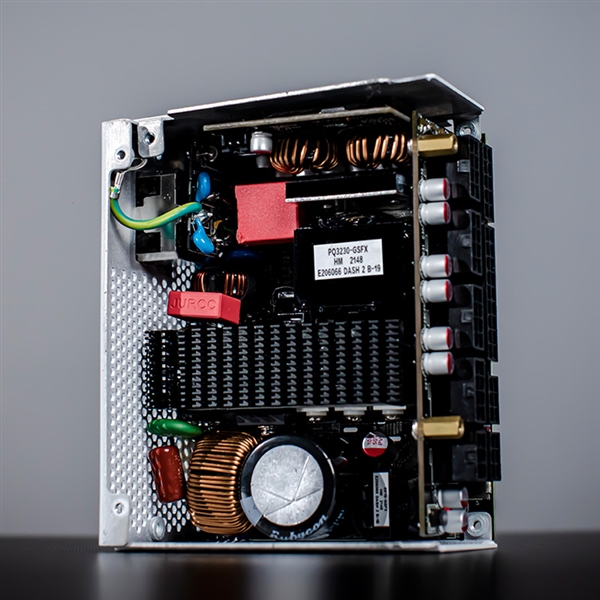 迷你黄金身材！艾湃电竞SFX白金电源上市：850W 1349元