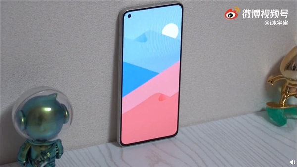 OPPO Reno8系列外形首度曝光 高管：假的