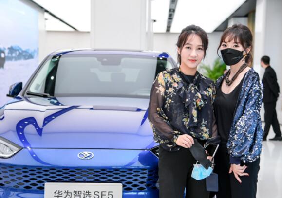 华为开始卖车 两天订单破3000辆：1台至少赚1万块