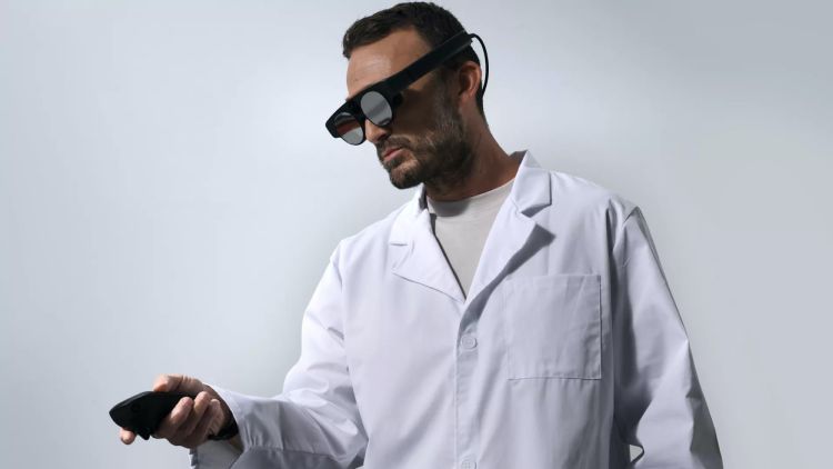 Magic Leap 2遥控器具备内向外定位追踪功能