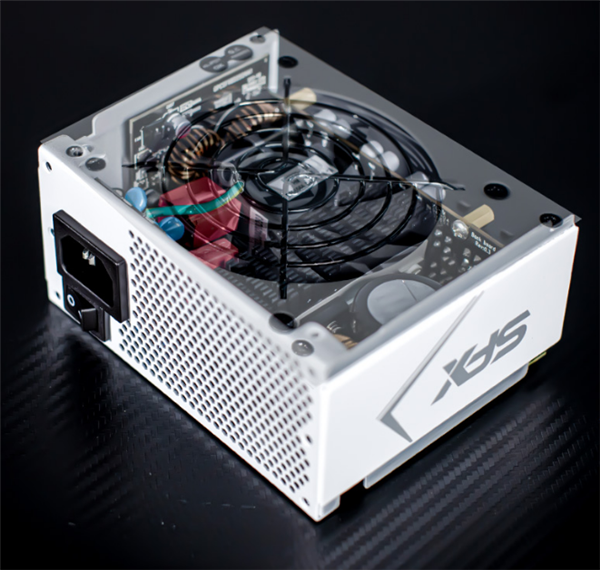 迷你黄金身材！艾湃电竞SFX白金电源上市：850W 1349元
