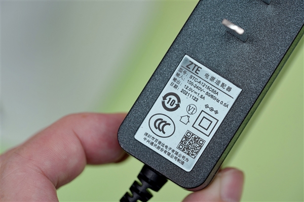 插卡、有线都能上网!中兴5G CPE 2 Pro开箱图赏