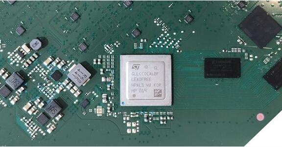 拆解表明星链用户终端使用了入门级智能机同款ARM四核