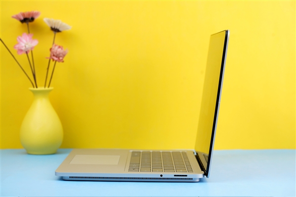 史上最强大Surface！微软Surface Laptop Studio开箱图赏