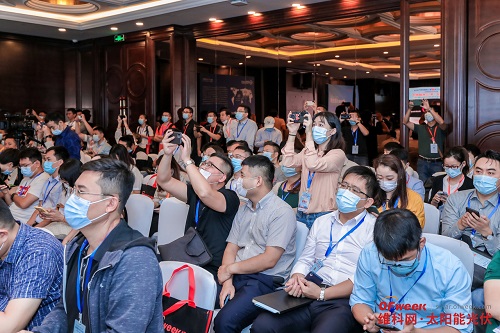 新一代超白浮法玻璃在光伏组件中的应用优势