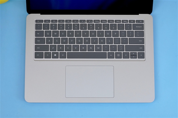 史上最强大Surface！微软Surface Laptop Studio开箱图赏