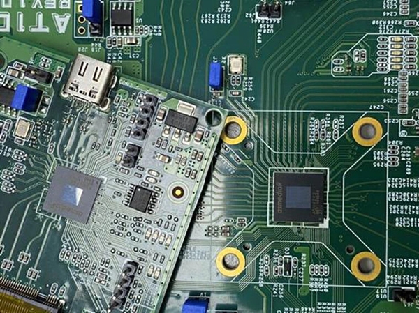 USB4诞生2年半：终于迎来全球第一款主控！