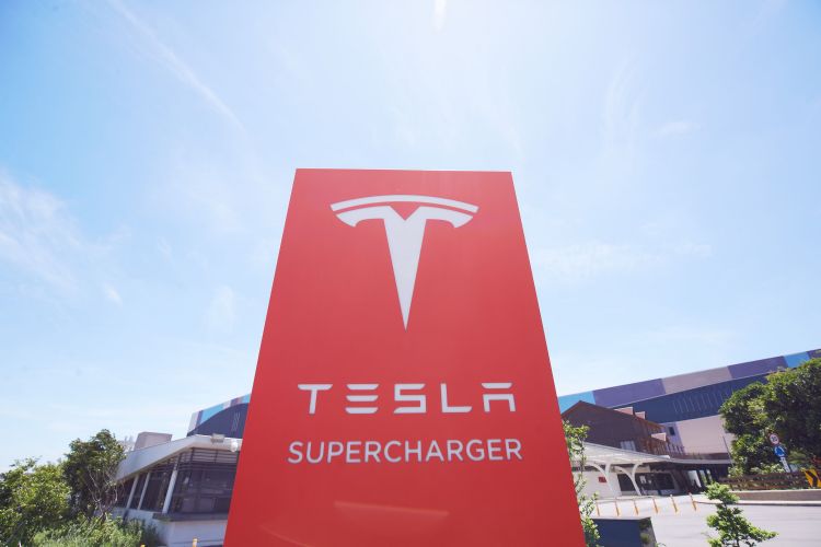 飙涨有「锂」？ Tesla有意打入开采及提炼领域