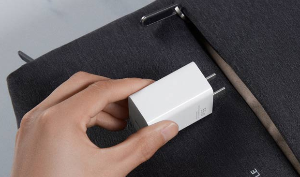 iPhone不送充电头真正目的曝光,明明想赚钱非要说环保! iPhone不送充电头真正目的曝光,明明想赚钱非要说环保!