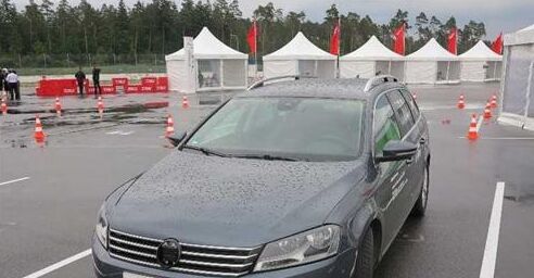 天合演示自动制动系统，采用最新雷达和摄像头