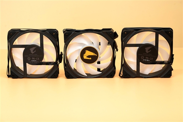 全彩显示屏加持！技嘉水雕PRO 360水冷开箱图赏