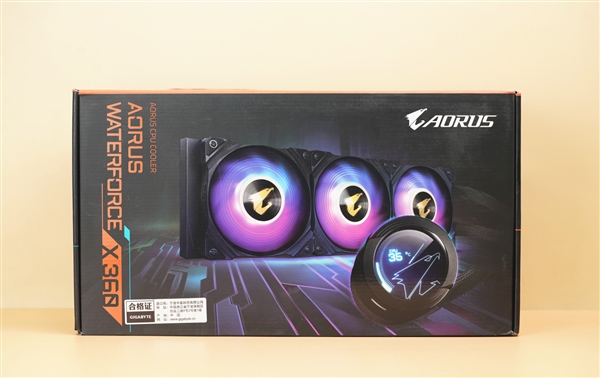 全彩显示屏加持！技嘉水雕PRO 360水冷开箱图赏