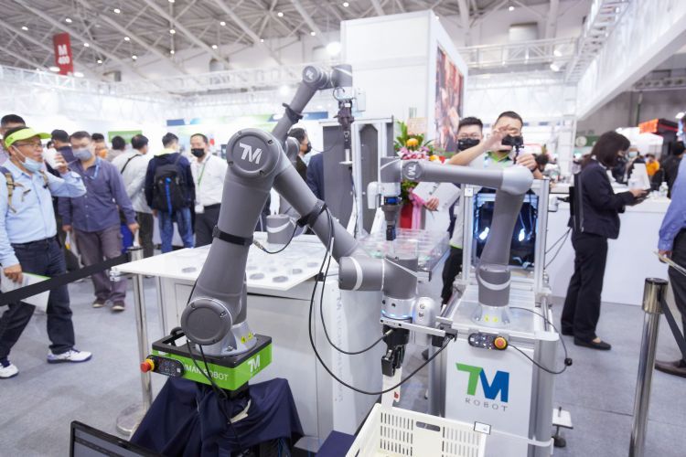 机械手+AMR大势所趋 达明推MCS物料管理系统