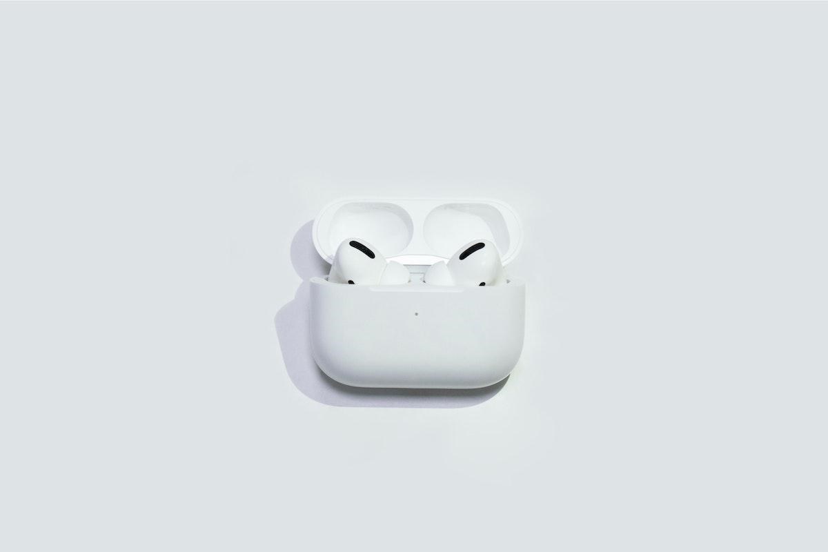 通过 AirPods “耳机调节”调整适宜音色，来看iOS14新功能
