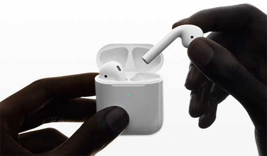 苹果要把 AirPods 耳机打造成健康设备：可监测体温和姿势，可作为助听器