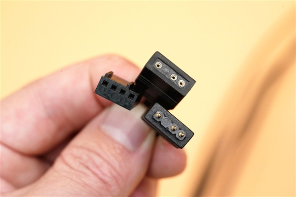 全彩显示屏加持！技嘉水雕PRO 360水冷开箱图赏
