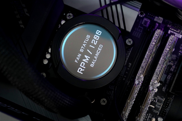 全彩显示屏加持！技嘉水雕PRO 360水冷开箱图赏