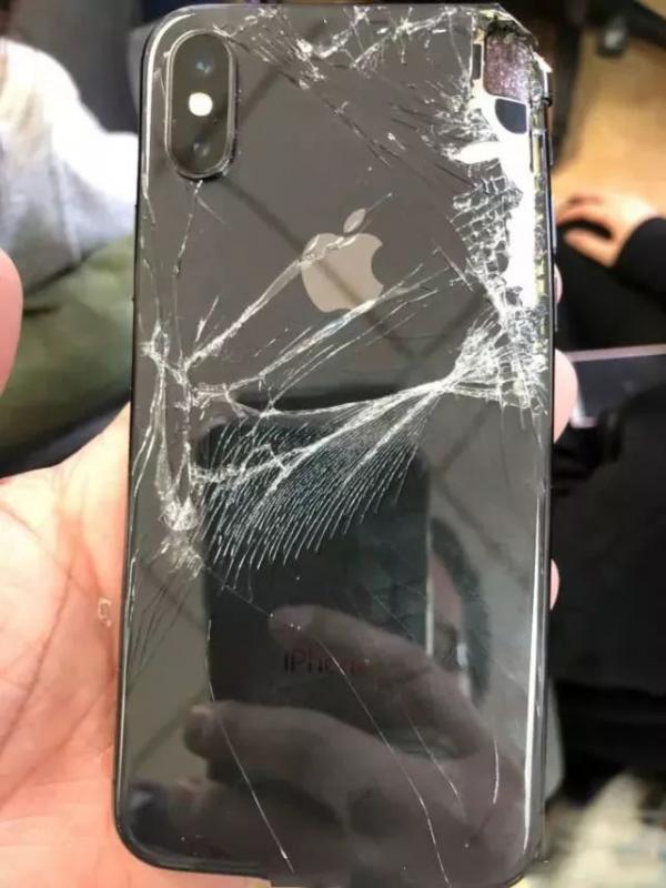2688元才能换一个iPhone XS MAX的屏幕是不是坑？