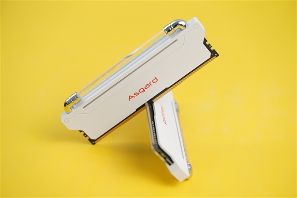 独特气泡RGB柔光！阿斯加特洛基DDR4 3600内存图赏