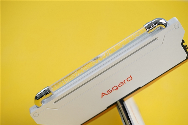 独特气泡RGB柔光！阿斯加特洛基DDR4 3600内存图赏