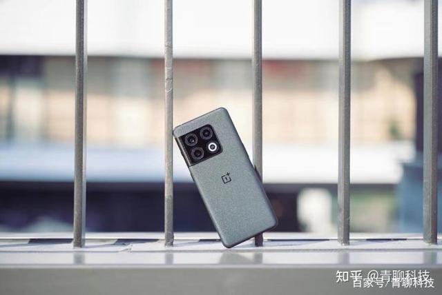 同样是 4699 起售，一加 10 Pro 和小米 12 Pro 选哪个？